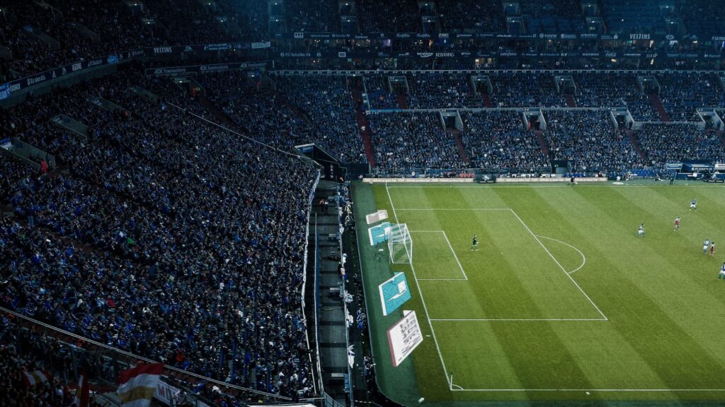 ile drużyn spada z ekstraklasy?